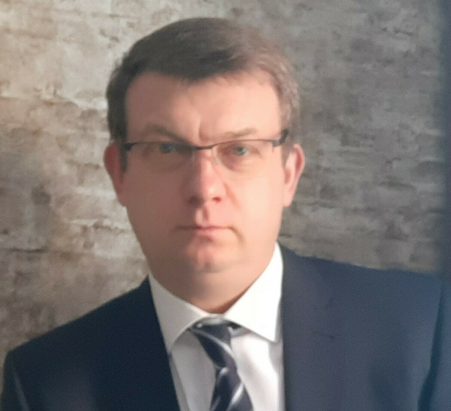 практичиский юридичсекй опыт 27 лет Анатолий Жуков, Юрист